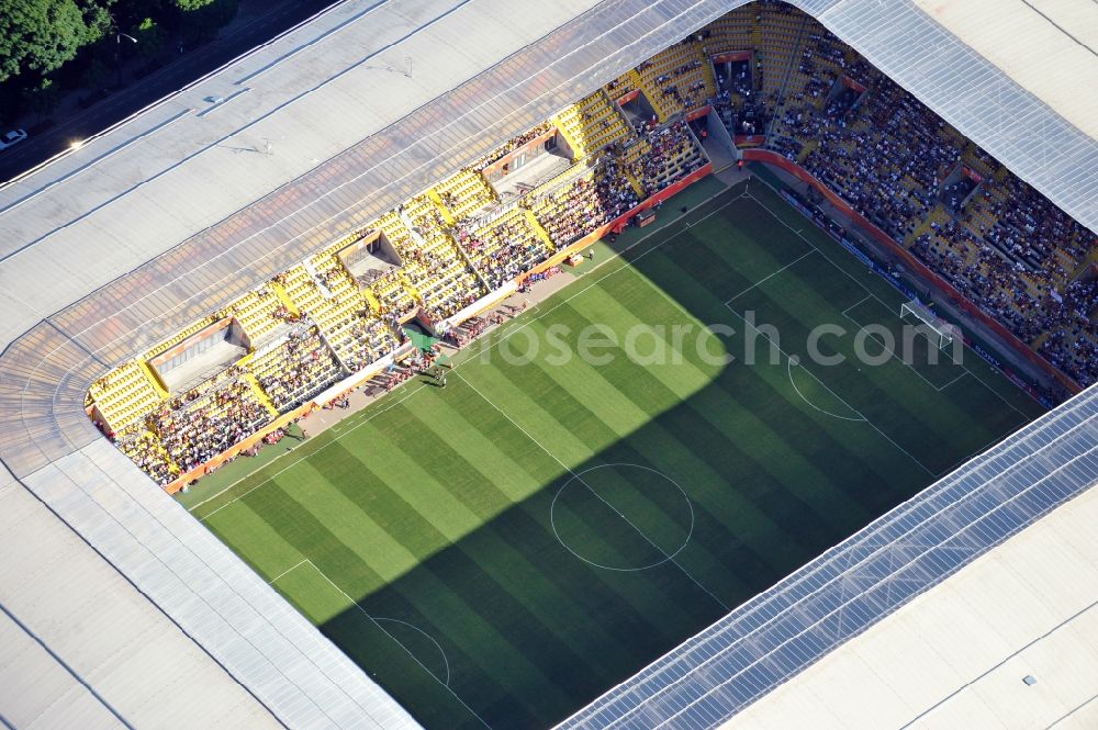 Aerial photograph Dresden - View of the stadium in Dresden in the state Saxony. The football stadium had to Lennéstreet over time the name of Rudolf-Harbig-Stadion, Dynamo Stadium and Gluecksgas Stadium