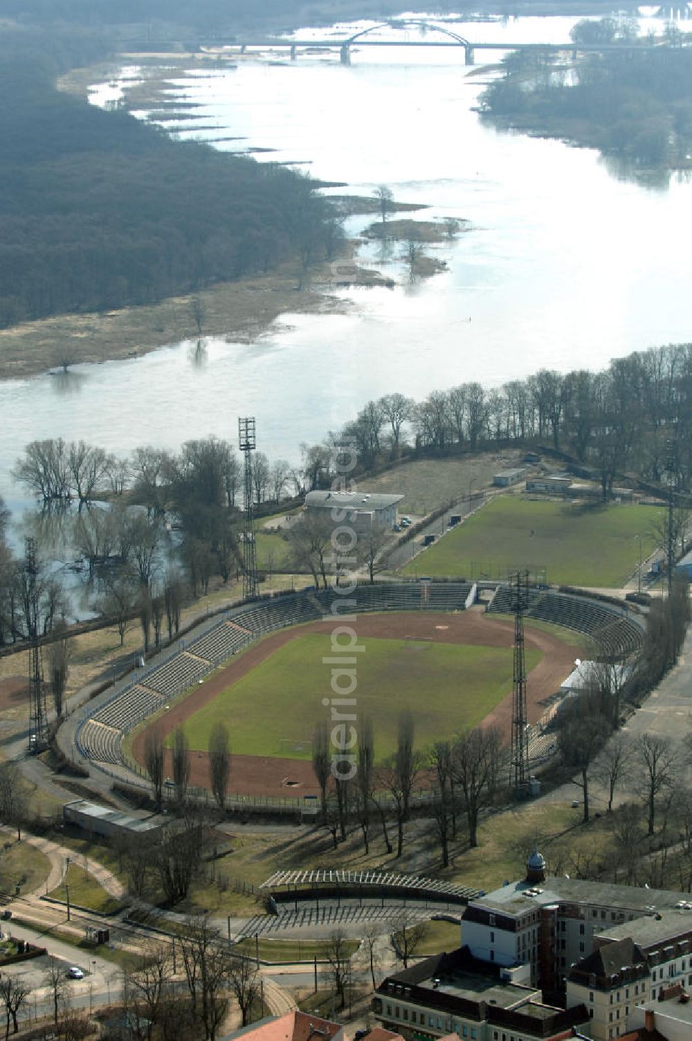 Aerial image Frankfurt (Oder) - Blick auf das Stadion der Freundschaft in Frankfurt (Oder). Das 1953 erbaute Stadion bietet Platz für 12.000 Zuschauer und ist die Heimspielstätte des Fußballklubs Frankfurter FC Viktoria 91. Im Hintergrund ist die Oder und die Eisenbahnbrücke zu sehen. View of the Stadium of Friendship in Frankfurt (Oder). The stadium was built in 1953 and has space for 12,000 spectators. It is the home ground of football club FC Viktoria 91 Frankfurt. In the background, the Oder River and the railroad bridge is visible.