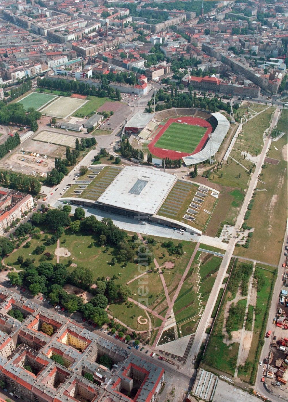 Aerial photograph Berlin Prenzaluer Berg - Stadium at the Friedrich-Ludwig-Jahn-Sportpark in Berlin Prenzlauer Berg