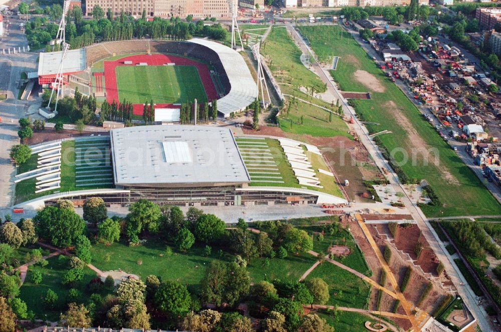 Berlin Prenzaluer Berg from the bird's eye view: Stadium at the Friedrich-Ludwig-Jahn-Sportpark in Berlin Prenzlauer Berg