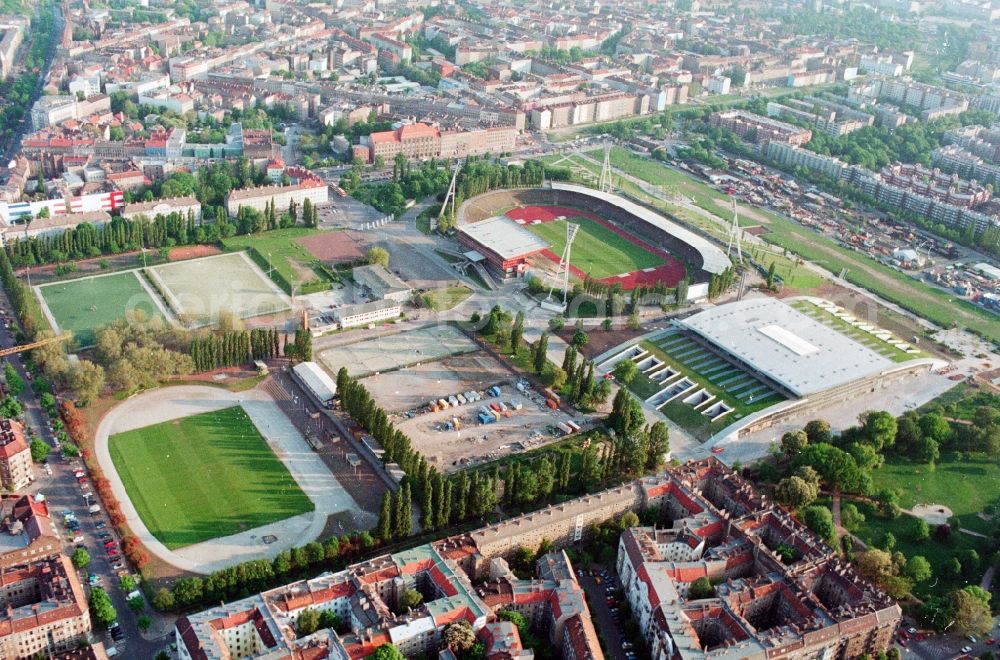 Aerial photograph Berlin Prenzaluer Berg - Stadium at the Friedrich-Ludwig-Jahn-Sportpark in Berlin Prenzlauer Berg