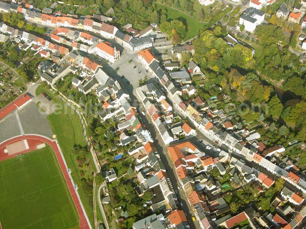 Geithain from above - Blick auf den Geithainer Markt, der im Juni 2003 nach längerer Bauzeit wieder als zentraler Platz in der Stadt fertiggestellt wurde. In der Nähe liegt das Stadion am Paul-Günther-Platz, Paul-Günther-Platz, 04643 Geithain, Anschrift: Geschäftsstelle, Paul-Günther-Platz, 04643 Geithain, Tel: 034341/42 558