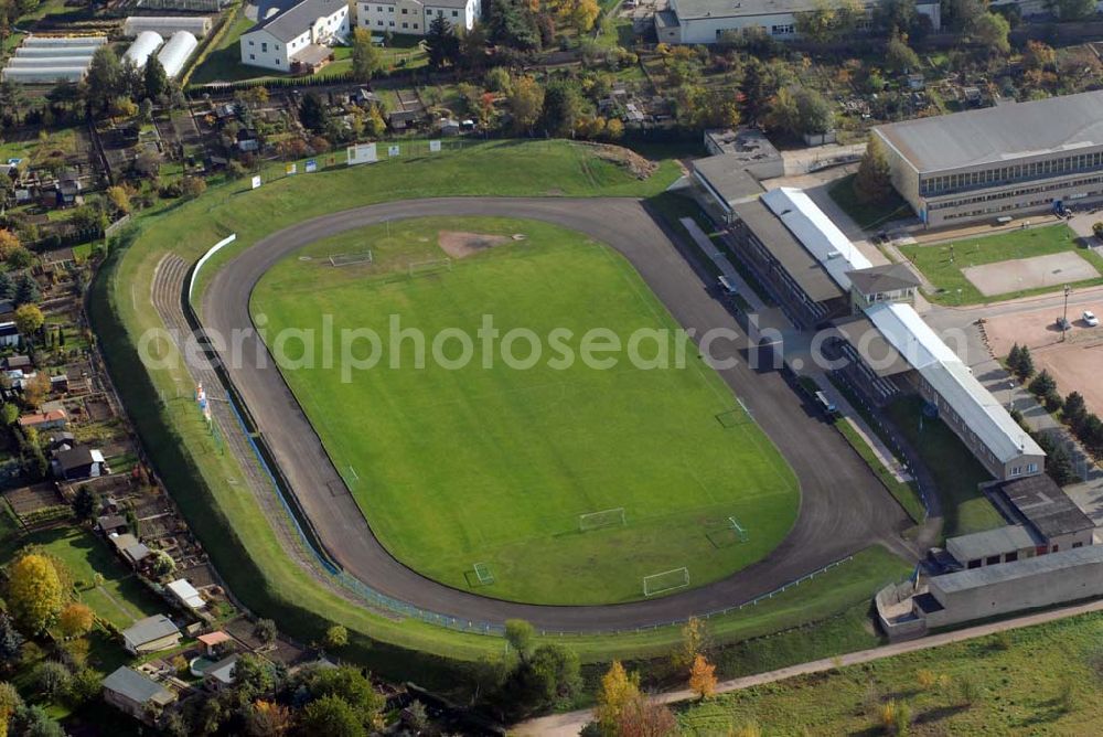 Meißen from the bird's eye view: Blick auf das Stadion Heiliger Grund in der Goethestraße 33, 01662 Meißen mit einem Rasenplatz (Großfeld/Fußball), Hartplatz (Großfeld/Fußball), Rundlaufbahn und Leichtathletikanlage MSV 08 e.V. Ansprechpartner: Herr Axel Sauer - Tel: (03521) 734490.