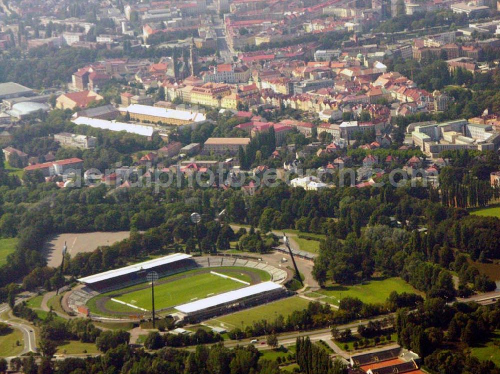 Aerial photograph Hradec Králové (Königgrätz) - Zu den wichtigsten Sporteinrichtungen in der Stadt gehört das Všesportovní Stadion im Stadtteil Malšovice, wo der Fußballverein SK FOMA Hradec Králové die Gambrinus-Fußballliga spielt.