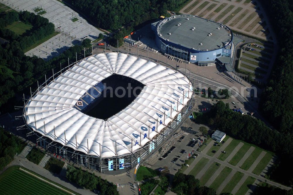 Aerial image Hamburg - Blick auf das Stadion HSH Nordbank Arena. Diese ist eine Konzert- und Wettkampfstätte in Hamburg, die überwiegend vom Fußball-Bundesligisten Hamburger SV (HSV) genutzt wird und u.a. Austragungsort der Fußball-Weltmeisterschaft 2006 war. 2010 wird in der HSH Nordbank Arena das Finale des UEFA Cup stattfinden. Bis einschließlich 30. Juni 2001 trug es den Namen Volksparkstadion, bis einschließlich 3. Juli 2007 hieß es AOL Arena. Kontakt: HSH NORDBANK ARENA HAMBURG, HSV-Arena GmbH & CO. KG, Sylvesterallee 7, 22525 Hamburg, Tel. +49 (0)40 415531 10, Fax +49 (0)40 415531 20, e-mail: info@hsv-hshnordbank-arena.de