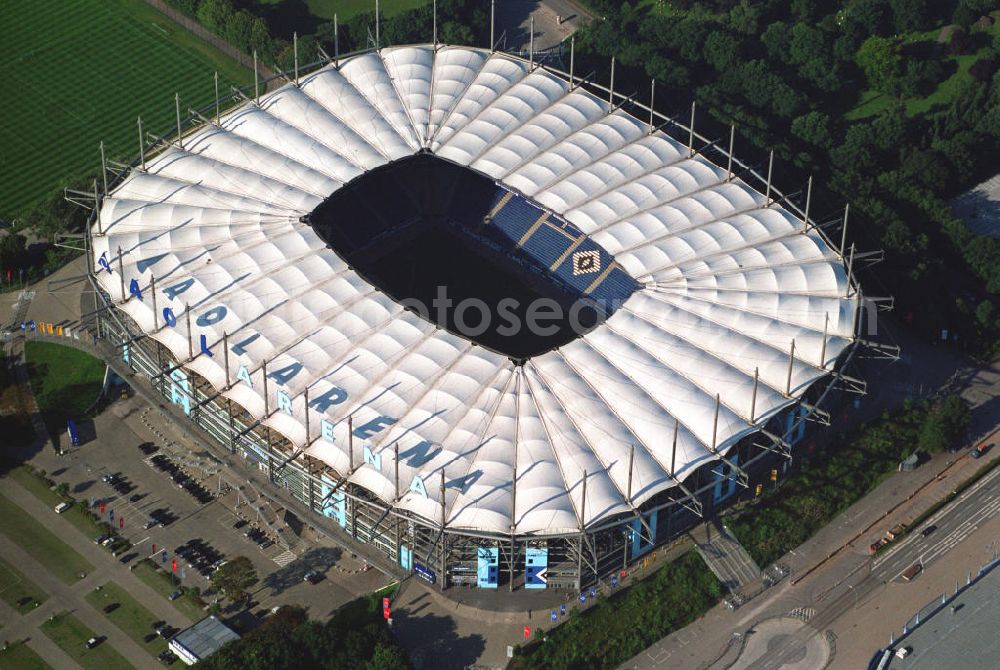 Hamburg from above - Blick auf das Stadion HSH Nordbank Arena. Diese ist eine Konzert- und Wettkampfstätte in Hamburg, die überwiegend vom Fußball-Bundesligisten Hamburger SV (HSV) genutzt wird und u.a. Austragungsort der Fußball-Weltmeisterschaft 2006 war. 2010 wird in der HSH Nordbank Arena das Finale des UEFA Cup stattfinden. Bis einschließlich 30. Juni 2001 trug es den Namen Volksparkstadion, bis einschließlich 3. Juli 2007 hieß es AOL Arena. Kontakt: HSH NORDBANK ARENA HAMBURG, HSV-Arena GmbH & CO. KG, Sylvesterallee 7, 22525 Hamburg, Tel. +49 (0)40 415531 10, Fax +49 (0)40 415531 20, e-mail: info@hsv-hshnordbank-arena.de