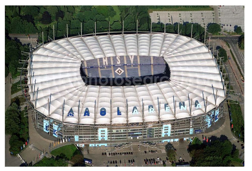 Aerial image Hamburg - Blick auf das Stadion HSH Nordbank Arena. Diese ist eine Konzert- und Wettkampfstätte in Hamburg, die überwiegend vom Fußball-Bundesligisten Hamburger SV (HSV) genutzt wird und u.a. Austragungsort der Fußball-Weltmeisterschaft 2006 war. 2010 wird in der HSH Nordbank Arena das Finale des UEFA Cup stattfinden. Bis einschließlich 30. Juni 2001 trug es den Namen Volksparkstadion, bis einschließlich 3. Juli 2007 hieß es AOL Arena. Kontakt: HSH NORDBANK ARENA HAMBURG, HSV-Arena GmbH & CO. KG, Sylvesterallee 7, 22525 Hamburg, Tel. +49 (0)40 415531 10, Fax +49 (0)40 415531 20, e-mail: info@hsv-hshnordbank-arena.de