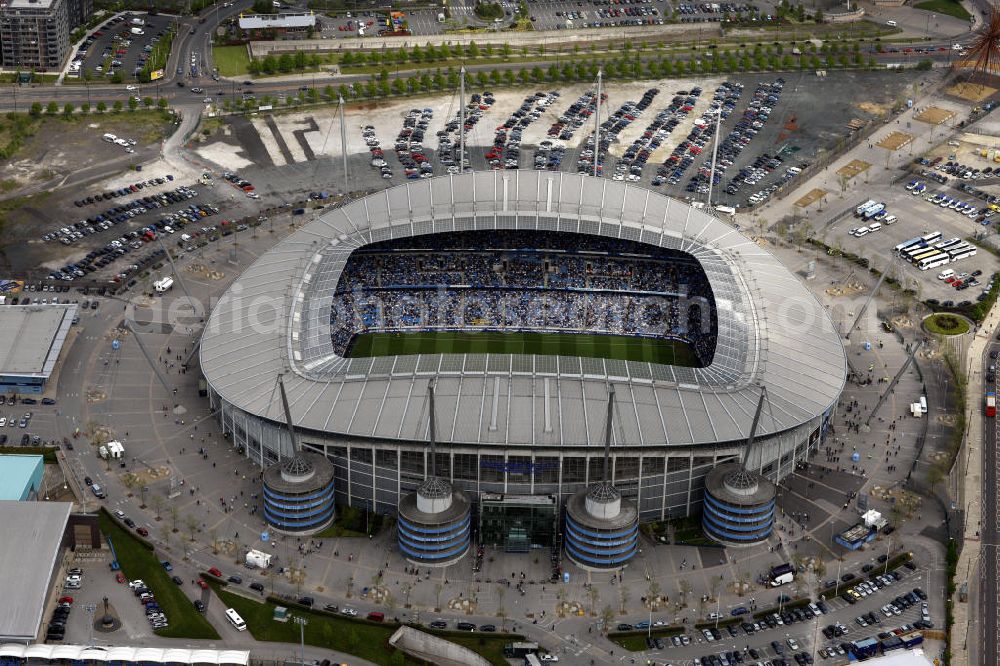 Manchester from above - Blick auf das Stadion in Manchester. Umgangssprachlich wird das Stadion auch COMS, Eastlands, The Blue Camp oder Sportcity genannt. View of the City of Manchester Stadium. Nur zur redaktionellen Verwendung - only for editorial use !