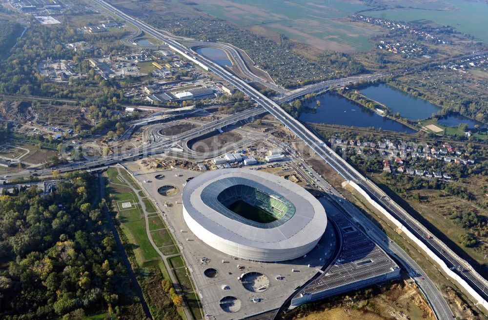 Wroclaw / Breslau from above - Das neu errichtete Stadion Miejski in Breslau, Niederschlesien in Polen. Das Fußballstadion ist ein Austragungsort der UEFA Fußball-Europameisterschaft EM 2012. Errichtet wurde der Stadion- Neubau durch das Bauunternehmen MAX Bögl nach Entwürfen des deutschen Architekturbüros JSK. The new built stadium Miejski in Wroclaw, Lower Silesia in Poland. The soccer stadium is a venue for the UEFA European Football Championship 2012. The stadium was built by the construction company Max Bögl designed by the German architects JSK.