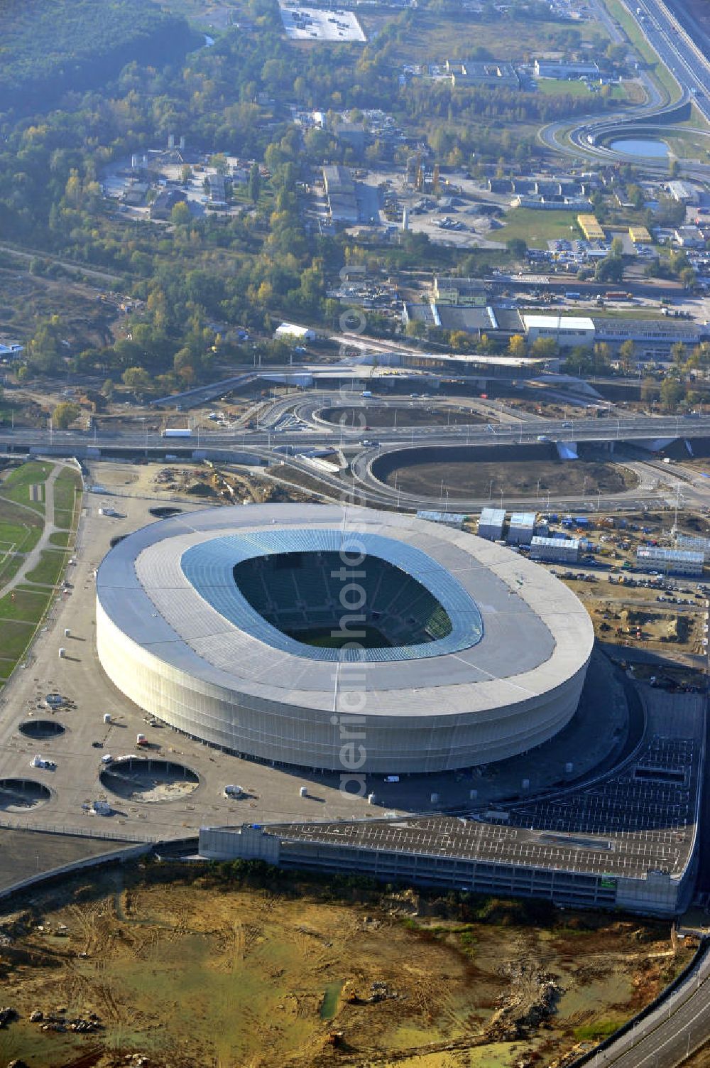 Aerial photograph Wroclaw / Breslau - Das neu errichtete Stadion Miejski in Breslau, Niederschlesien in Polen. Das Fußballstadion ist ein Austragungsort der UEFA Fußball-Europameisterschaft EM 2012. Errichtet wurde der Stadion- Neubau durch das Bauunternehmen MAX Bögl nach Entwürfen des deutschen Architekturbüros JSK. The new built stadium Miejski in Wroclaw, Lower Silesia in Poland. The soccer stadium is a venue for the UEFA European Football Championship 2012. The stadium was built by the construction company Max Bögl designed by the German architects JSK.