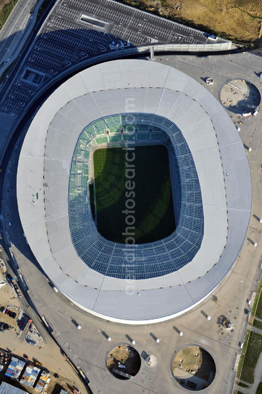 Wroclaw / Breslau from above - Das neu errichtete Stadion Miejski in Breslau, Niederschlesien in Polen. Das Fußballstadion ist ein Austragungsort der UEFA Fußball-Europameisterschaft EM 2012. Errichtet wurde der Stadion- Neubau durch das Bauunternehmen MAX Bögl nach Entwürfen des deutschen Architekturbüros JSK. The new built stadium Miejski in Wroclaw, Lower Silesia in Poland. The soccer stadium is a venue for the UEFA European Football Championship 2012. The stadium was built by the construction company Max Bögl designed by the German architects JSK.