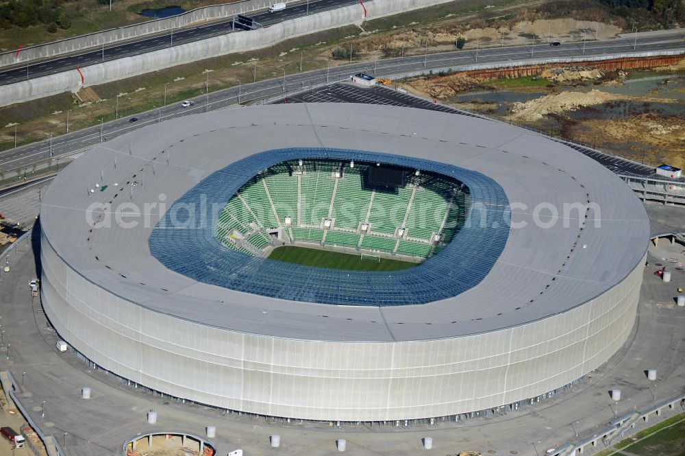 Wroclaw / Breslau from above - Das neu errichtete Stadion Miejski in Breslau, Niederschlesien in Polen. Das Fußballstadion ist ein Austragungsort der UEFA Fußball-Europameisterschaft EM 2012. Errichtet wurde der Stadion- Neubau durch das Bauunternehmen MAX Bögl nach Entwürfen des deutschen Architekturbüros JSK. The new built stadium Miejski in Wroclaw, Lower Silesia in Poland. The soccer stadium is a venue for the UEFA European Football Championship 2012. The stadium was built by the construction company Max Bögl designed by the German architects JSK.