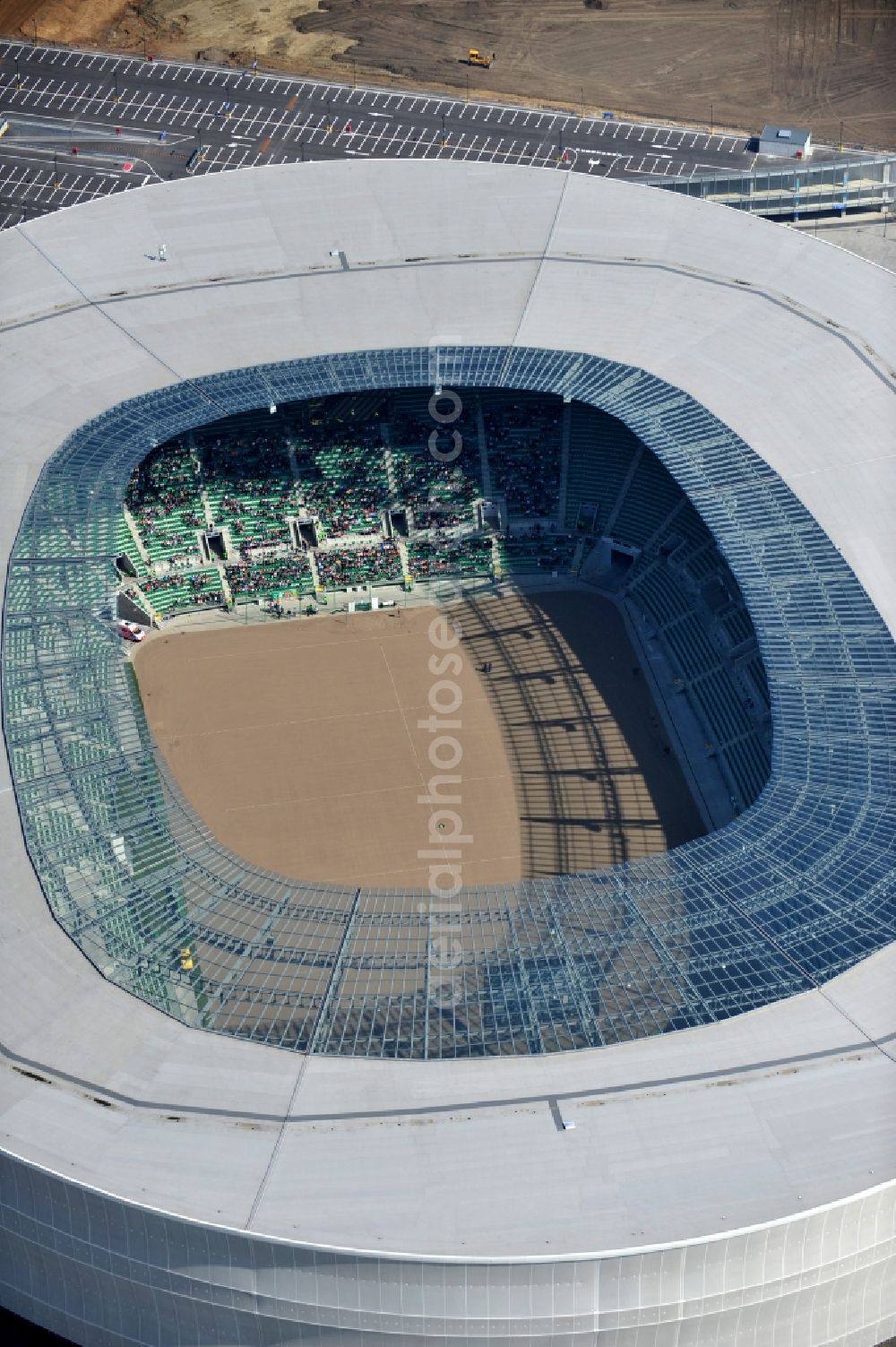 Wroclaw / Breslau from the bird's eye view: Blick auf das Stadion Miejski in Breslau, Niederschlesien in Polen. Das Fußballstadion ist ein Austragungsort der UEFA Fußball-Europameisterschaft EM 2012. Errichtet wurde der Stadion- Neubau durch das Bauunternehmen MAX Bögl nach Entwürfen des deutschen Architekturbüros JSK. The new built stadium Miejski in Wroclaw, Lower Silesia in Poland. The soccer stadium is a venue for the UEFA European Football Championship 2012. The stadium was built by the construction company Max Bögl designed by the German architects JSK.