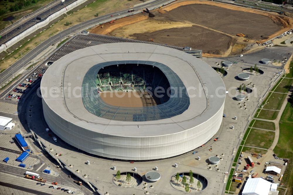 Wroclaw / Breslau from the bird's eye view: Blick auf das Stadion Miejski in Breslau, Niederschlesien in Polen. Das Fußballstadion ist ein Austragungsort der UEFA Fußball-Europameisterschaft EM 2012. Errichtet wurde der Stadion- Neubau durch das Bauunternehmen MAX Bögl nach Entwürfen des deutschen Architekturbüros JSK. The new built stadium Miejski in Wroclaw, Lower Silesia in Poland. The soccer stadium is a venue for the UEFA European Football Championship 2012. The stadium was built by the construction company Max Bögl designed by the German architects JSK.