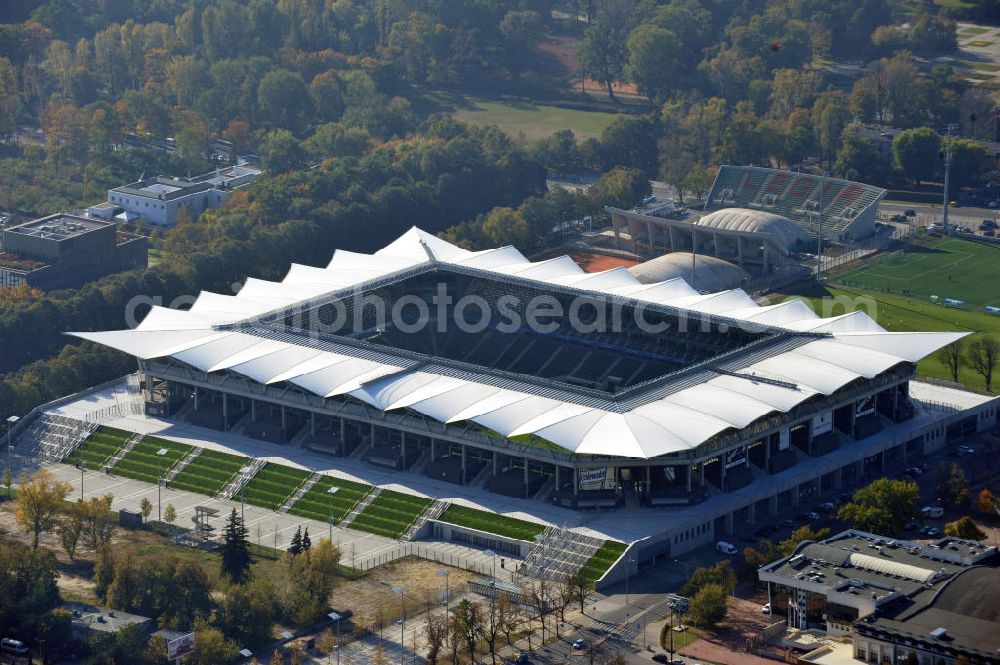 Aerial image Warschau / Warszawa / Warsaw - Die Pepsi Arena, vormals: Stadion Wojska Polskiego, deutsch Stadion der Polnischen Armee, in Warschau ist das Fußballstadion des polnischen Vereins Legia Warschau. Der Eigentümer des Stadions ist die Stadt Warschau. Am 19. Juli 2011 vereinbarte der Verein mit der polnischen Abteilung des Softdrink-Herstellers Pepsi einen Sponsorenvertrag über das Namensrecht. The soccer / football stadium Pepsi Arena in Warsaw.