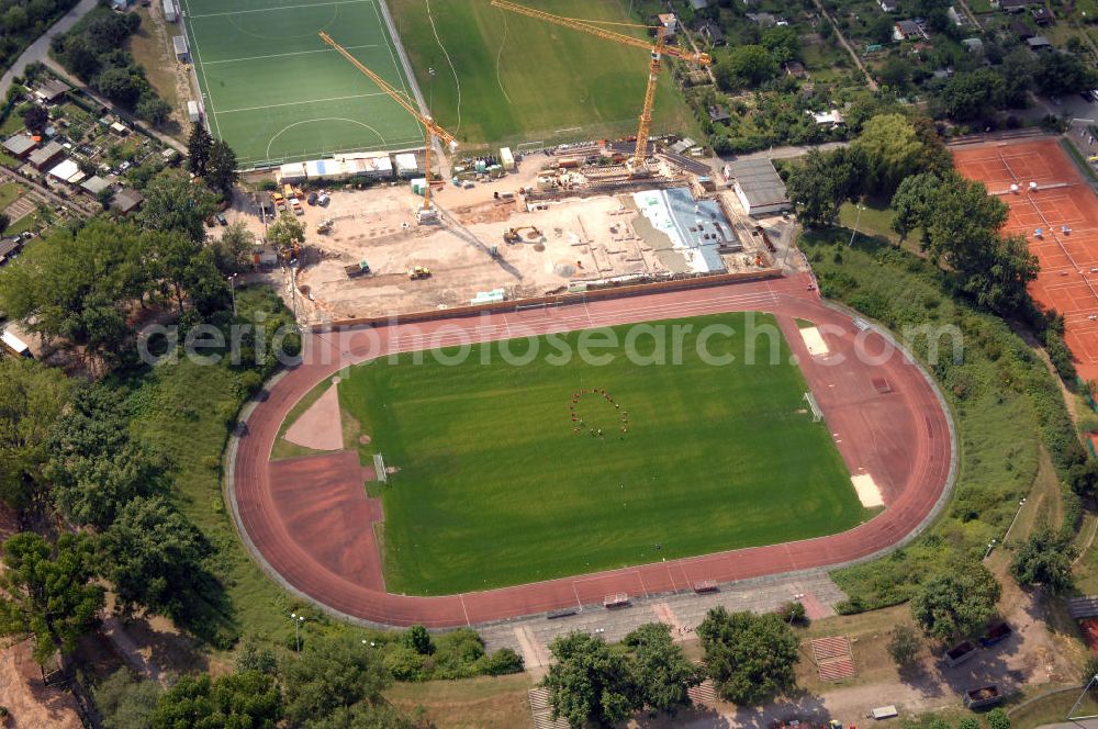 Aerial image Frankfurt / main - Blick auf das Stadion am Riederwald im Stadtteil Seckbach. Am Stadion vom Verein Eintracht Frankfurt an der Gustav-Behringer-Straße 10 wird zur Zeit ein neues Vereinszentrum gebaut. Im Sommer 2010 sollen die Bauarbeiten des mordernen Neubaus abgeschlossen sein. Bauherr ist der Eintracht Frankfurt e.V. Verantwortlich für den Rohbau ist die Firma Anton Schick GmbH und Co. KG., verantwortlicher Architekt ist Peter Fenchel. Kontakt Eintracht Frankfurt e.V.: Tel. +49(0)69 42097060, hollan der@eintracht-frankfurt.de (Ansprechpartner Stefan Hollan der); Kontakt Anton Schick GmbH und Co. KG.: Tel. +49(0)9736 420, Email: info@schick-bau.de; Kontakt Architektenbüro Peter Fenchel: Tel. +49(0)69 503071, Email: mail@peter-fenchel.de;