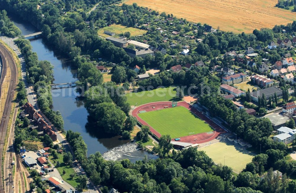 Aerial photograph Saalfeld/Saale - The stadium Saale meadows in Saalfeld in Thuringia is located near the Saale river. At the municipal sports complex include the football and athletics stadium, artificial turf and a training course as well as social and functional building and a sports restaurant. The stadium Saale meadows is training and competition venue of VFL 06 SAALFELD