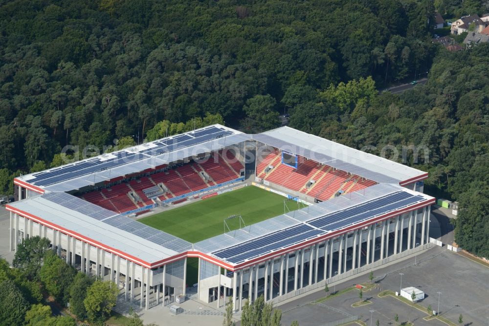 Aerial photograph Offenbach am Main - Arena of the Stadium Sparda Bank Hessen Stadium in Offenbach in Hesse. The football stadium where the football club Kickers Offenbach is playing, is maintained by the stadium company Bieberer Berg (SBB) entertained