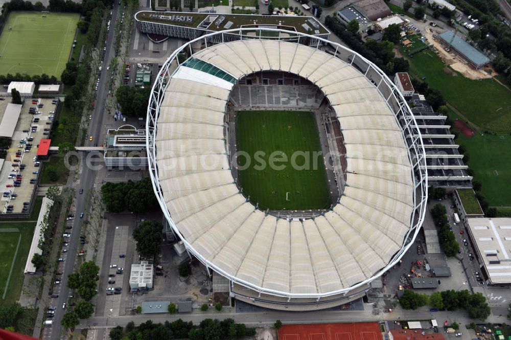 Aerial photograph Stuttgart - Blick auf das umgebaute Fußballstadion Mercedes-Benz-Arena in Suttgart. Die Stadion NeckarPark GmbH & Co. KG will die Kapazität auf 39.000 Plätze reduzieren, die Kosten des Projekts belaufen sich auf rund 60 Millionen Euro. Für zusätzliche 13,15 Millionen Euro wird außerdem unter der Untertürkheimer Kurve eine Sporthalle entstehen. View of the reconstruction of the stadium Stuttgart (Mercedes-Benz-Arena) to a football-only stadium.