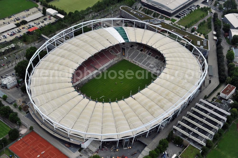 Stuttgart from the bird's eye view: Blick auf das umgebaute Fußballstadion Mercedes-Benz-Arena in Suttgart. Die Stadion NeckarPark GmbH & Co. KG will die Kapazität auf 39.000 Plätze reduzieren, die Kosten des Projekts belaufen sich auf rund 60 Millionen Euro. Für zusätzliche 13,15 Millionen Euro wird außerdem unter der Untertürkheimer Kurve eine Sporthalle entstehen. View of the reconstruction of the stadium Stuttgart (Mercedes-Benz-Arena) to a football-only stadium.