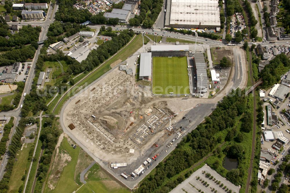 Essen from the bird's eye view: Blick auf die Baustelle zum Neubau des Rot- Weiss - Stadion in Essen am Gelände des alten Georg-Melches-Stadion. View the construction site to the new stadium in Essen at the site of the old George-Melches Stadium