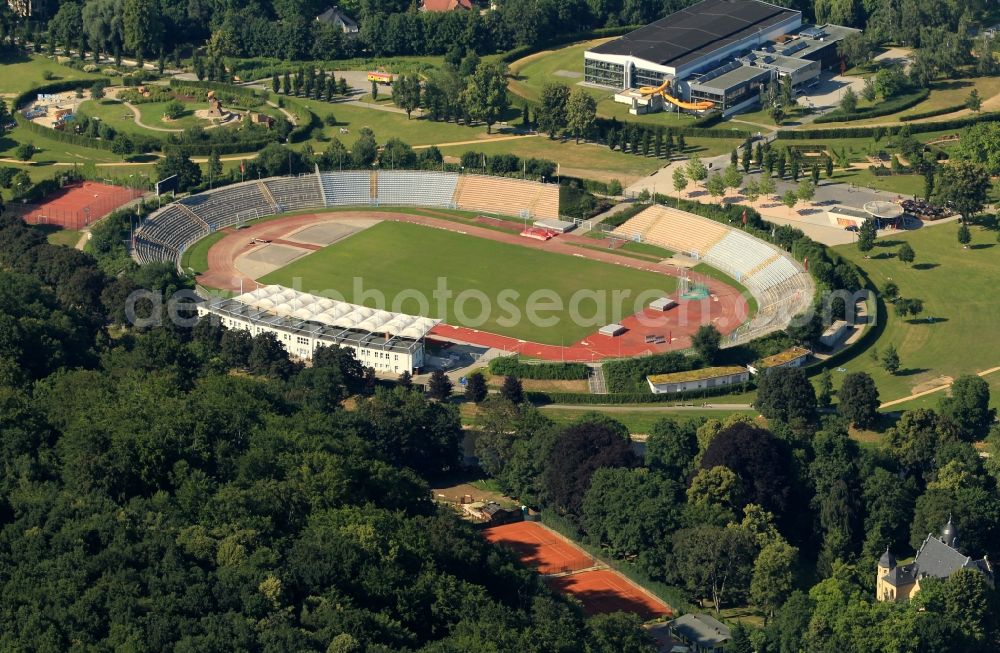 Gera from the bird's eye view: View from the district Untermhaus in Gera in Thuringia. View of the park Hofwiesenpark, in which is situated the stadium of friendship and an indoor swimming pool and the Gera city forest