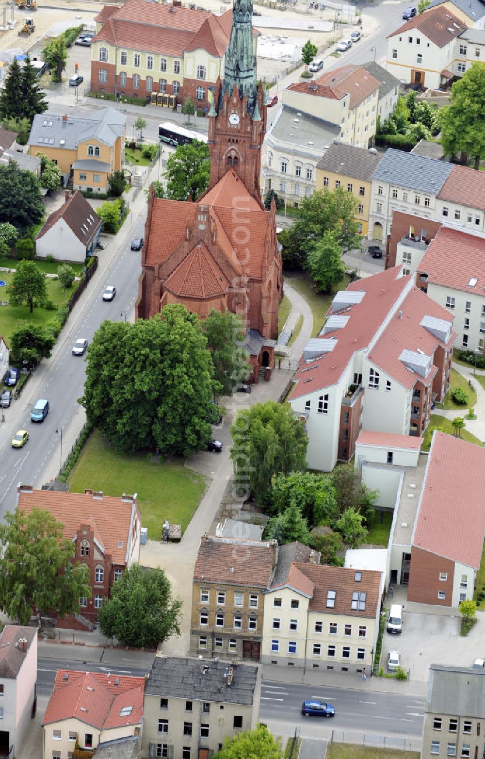 Aerial photograph Bernau - Blick auf die Innenstadt von Bernau an der Börnicker Straße mit der Herz Jesu Kircheim Hintergrund. View to the inner city of Bernau withe the Herz Jesu church.