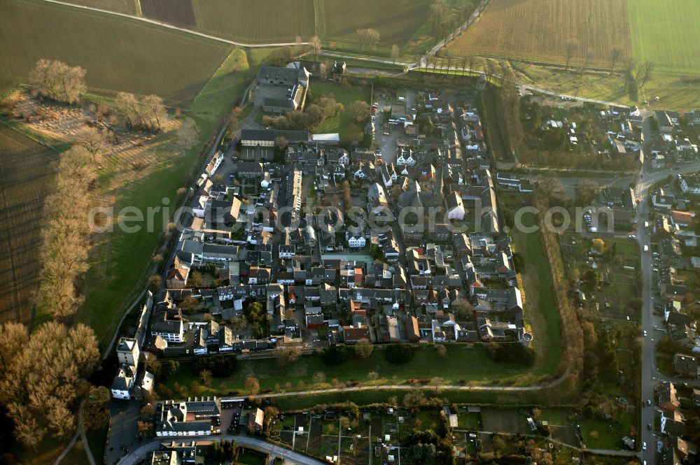 Aerial image Dormagen - Blick auf die Historische Stadfestung Dormagen-Zons. Dormagen historical city wall.