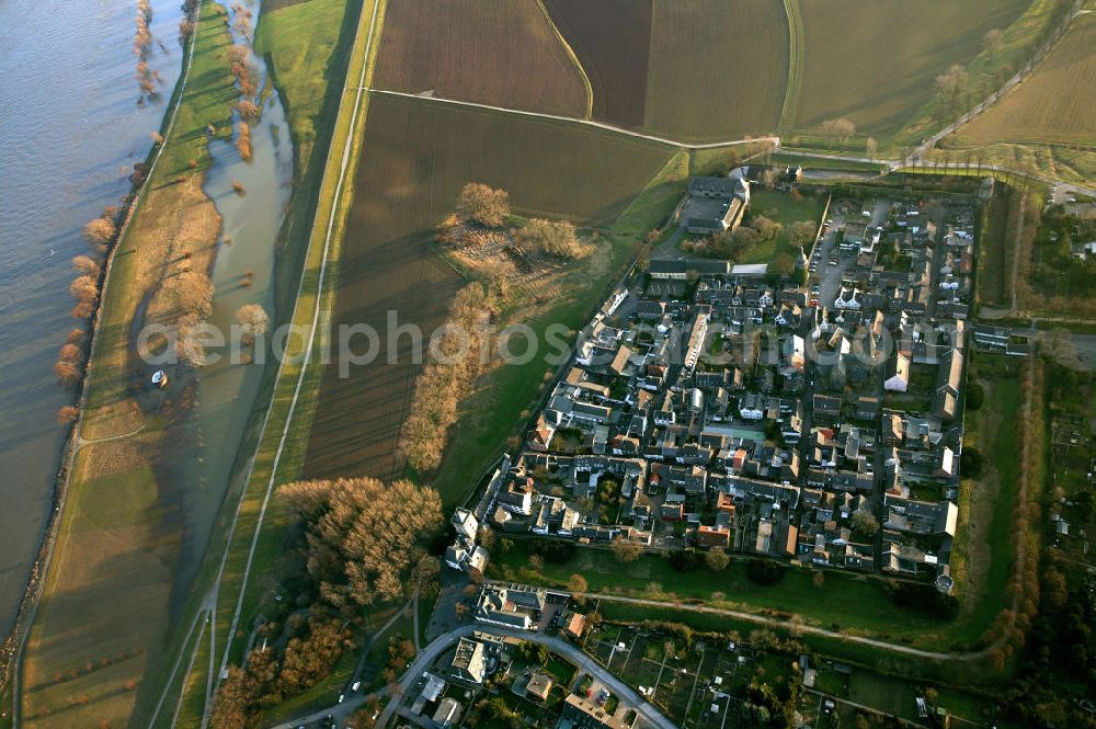 Aerial photograph Dormagen - Blick auf die Historische Stadfestung Dormagen-Zons. Dormagen historical city wall.