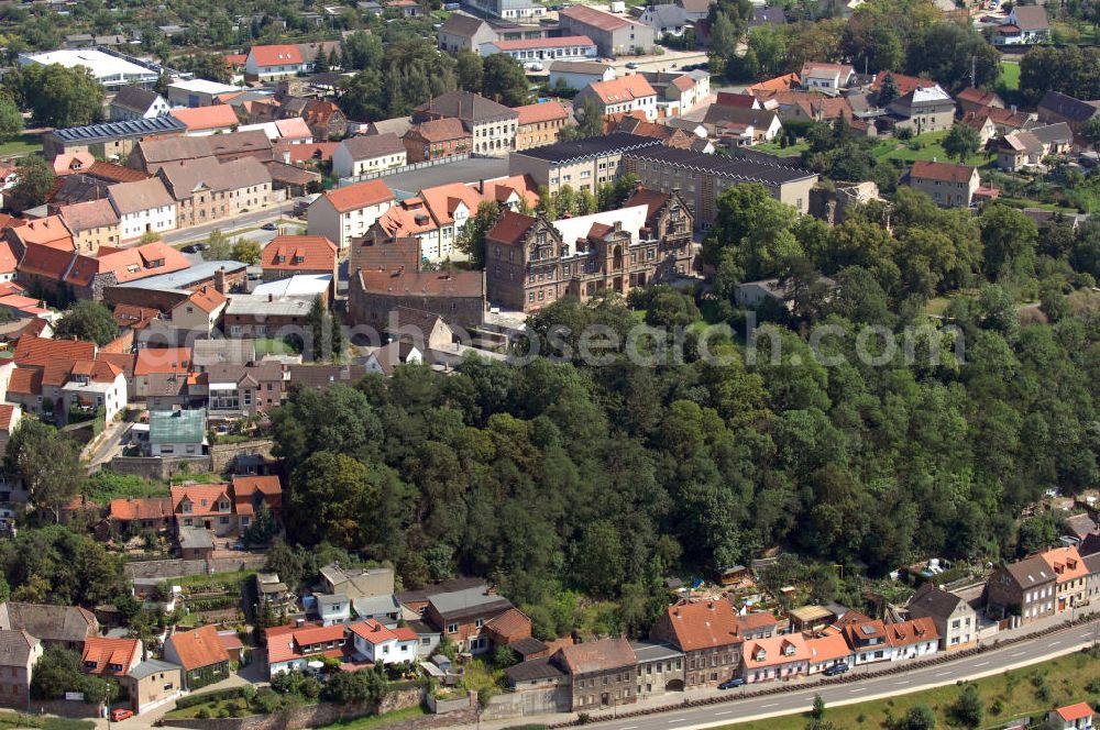 Nebra (Unstrut) from above - Nebra ist eine Stadt im Bundesland Sachsen-Anhalt, im Burgenlandkreis. Sie liegt südwestlich von Halle (Saale). Zu sehen ist auch das Schlosshotel. Adresse: Schlosshotel Nebra, Schlosshof, D-6642 Nebra; Tel.: +49 34461 26280