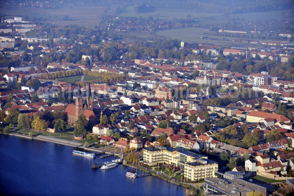 Aerial photograph Neuruppin - Blick vom Ruppiner See auf die Stadt Neuruppin mit dem Seehotel Fontane und der Klosterkirche St. Trinitatis. View from the Ruppiner See to the city of Neruppin with the Seeholtel Fontane and the abbey church St.Trinitatis .