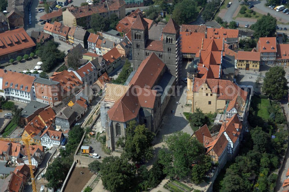 Quedlinburg from above - Blick auf die Stiftskirche St. Servatius in Quedlinburg. Sie zählt heute zu den beseutendsten hochromanischen Bauten Deutschlands. Sie ist Teil der Strasse der Romanik, welche durch Sachsen-Anhalt führt.