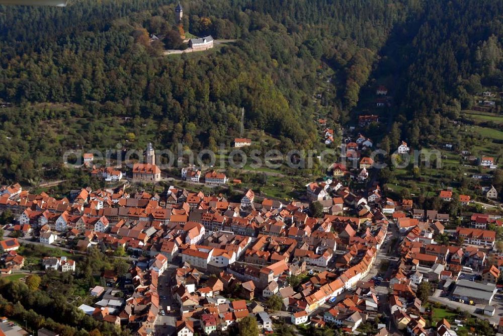 Aerial image Wasungen - Blick auf die Stadt Wasungen im Werratal, eine der ältesten Städte der Region. Im Hintergrund ist die Burg Maienluft zu sehen. Die Altstadt ist geprägt durch das fränkisch-hennebergische Fachwerk. Kontakt: Tourist-Information Wasungen, Untertor 1 / Damenstift, 98634 Wasungen. Tel.: 036941 - 7 15 05