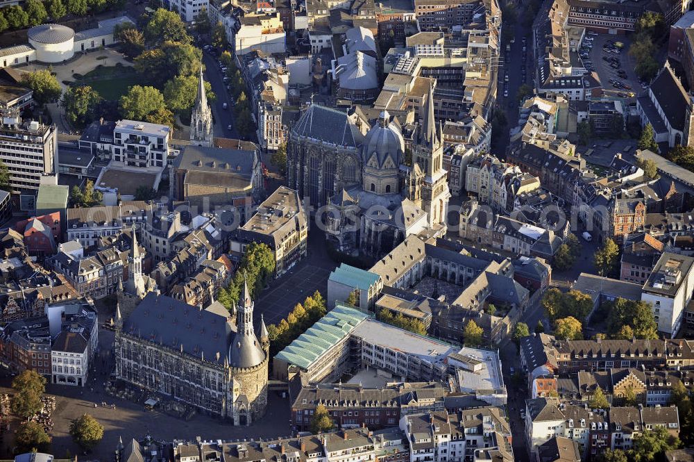 Aerial image Aachen - Blick auf das Stadtzentrum von Aachen mit dem Dom, dem Marktplatz und dem Rathaus. View of the city center of Aachen with the cathedral, the town square and the town hall.