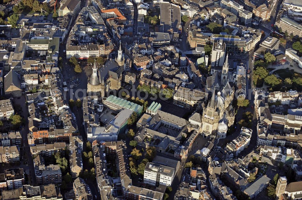 Aerial image Aachen - Blick auf das Stadtzentrum von Aachen mit dem Dom, dem Marktplatz und dem Rathaus. View of the city center of Aachen with the cathedral, the town square and the town hall.