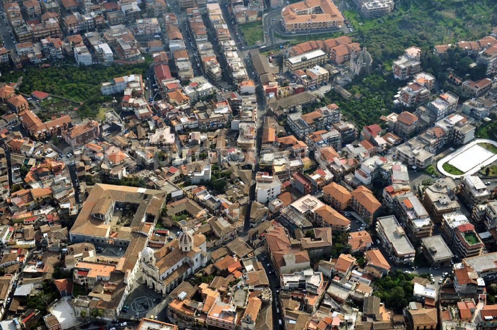 Aci Catena from above - City centre of Aci Catena with the church Chiesa Parrocchia Matrice on Sicily in Italien