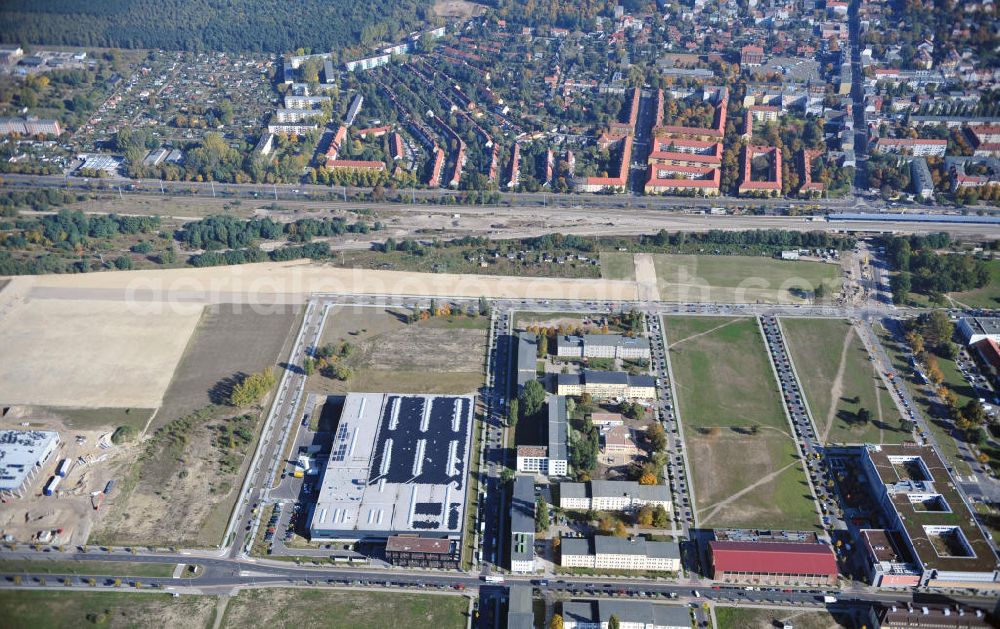 Berlin from above - Sicht auf den Stadtteil Adlershof mit der Solartechnikfirma SULFURCELL im Vordergrund, der Agentur für Arbeit Treptow-Köpenick und auf das Kaufland. View to the district Adlershof. In the foreground the company SULFURCELL, the employment office of Treptow-Köpenick and the shopping mall Kaufland are located.