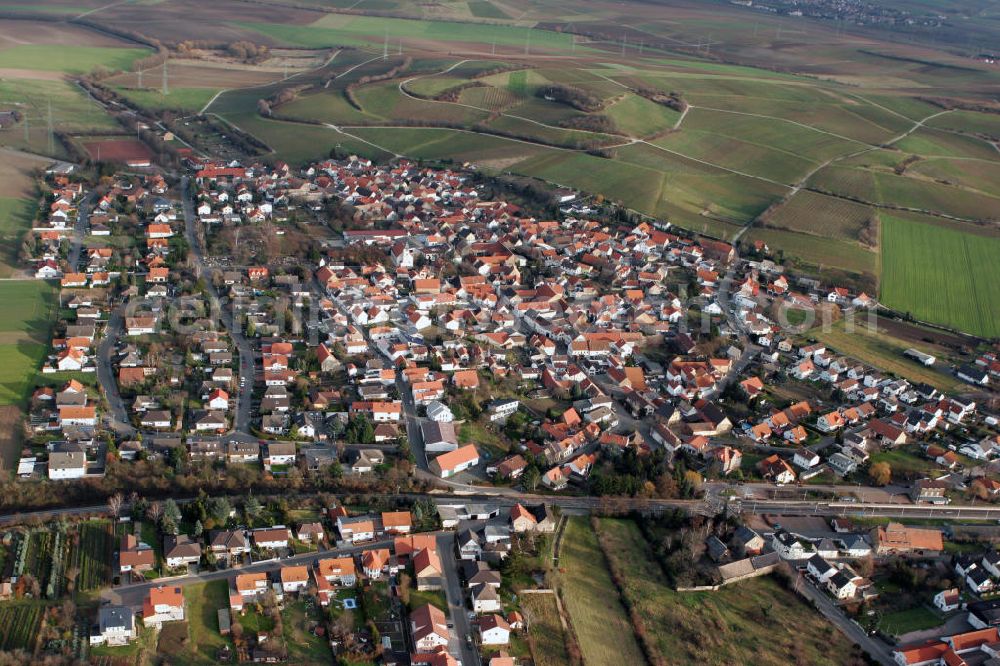 Albig from the bird's eye view: Sicht auf die Ortsgemeinde Albig im Landkreis Alzey-Worms in Rheinland-Pfalz. Sie gehört der Verbandsgemeinde Alzey-Land an und gehört zu den Weinorten in Rheinhessen. View to the congregration Albig in the administrative district Alzey-Worms of Rhineland-Palatinate.