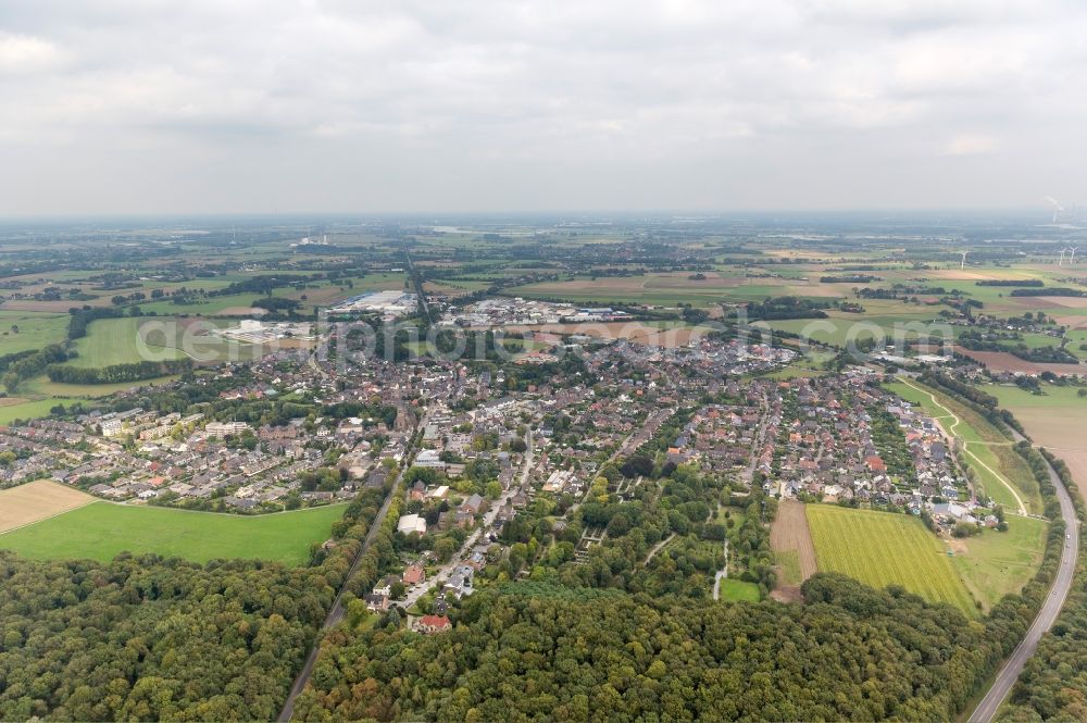 Alpen from the bird's eye view: View of Alpen in the state North Rhine-Westphalia. The corporation of Alpen is located on the Niederrhein and is divided in four districts