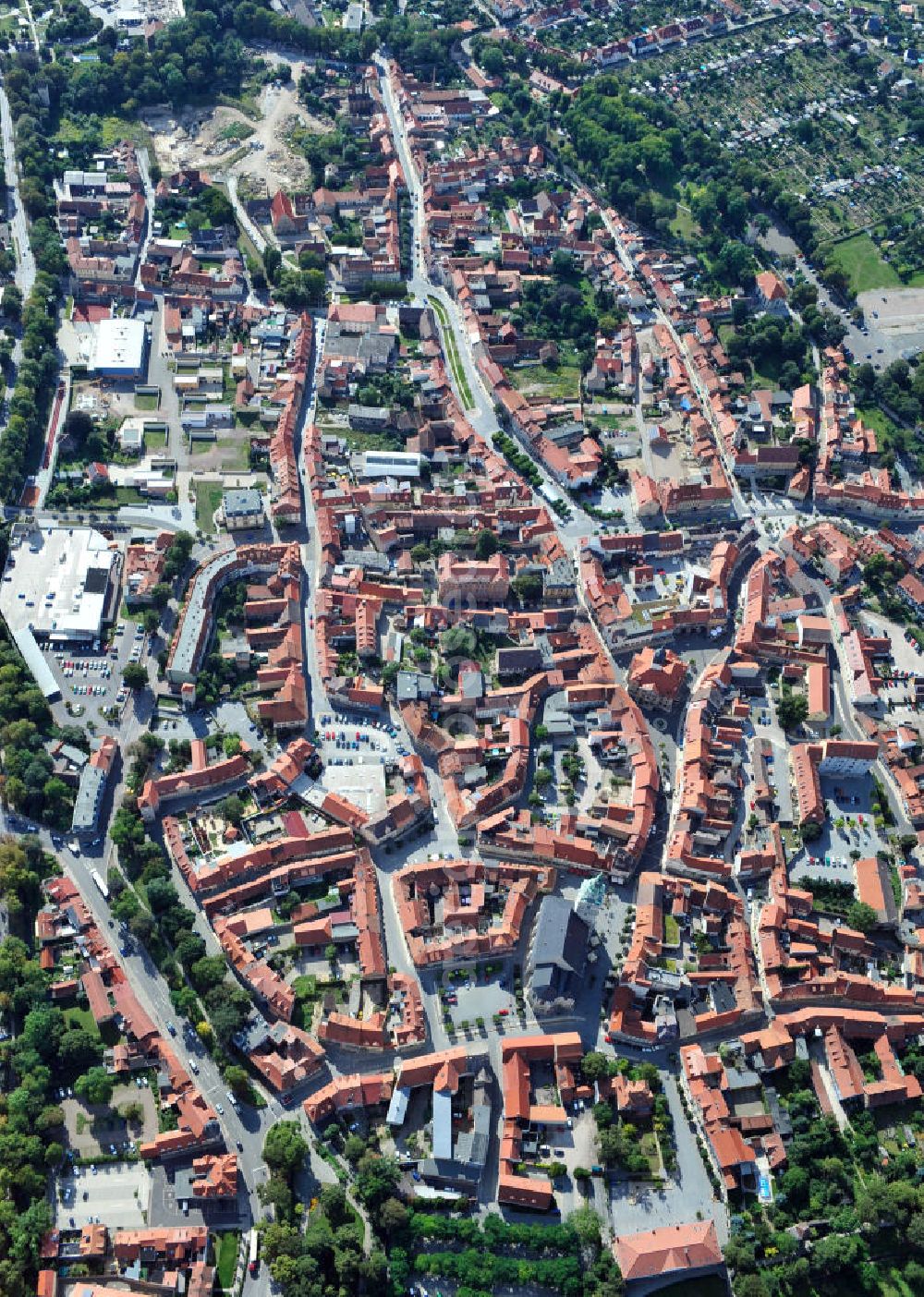 Bad Langensalza from above - Stadtansicht auf die Altstadt von Bad Langensalza um den Bereich der Marktkirche St. Bonifacius. Townscape of the historic district of Bad Langensalza around the area of the church Marktkirche St. Bonifacii.