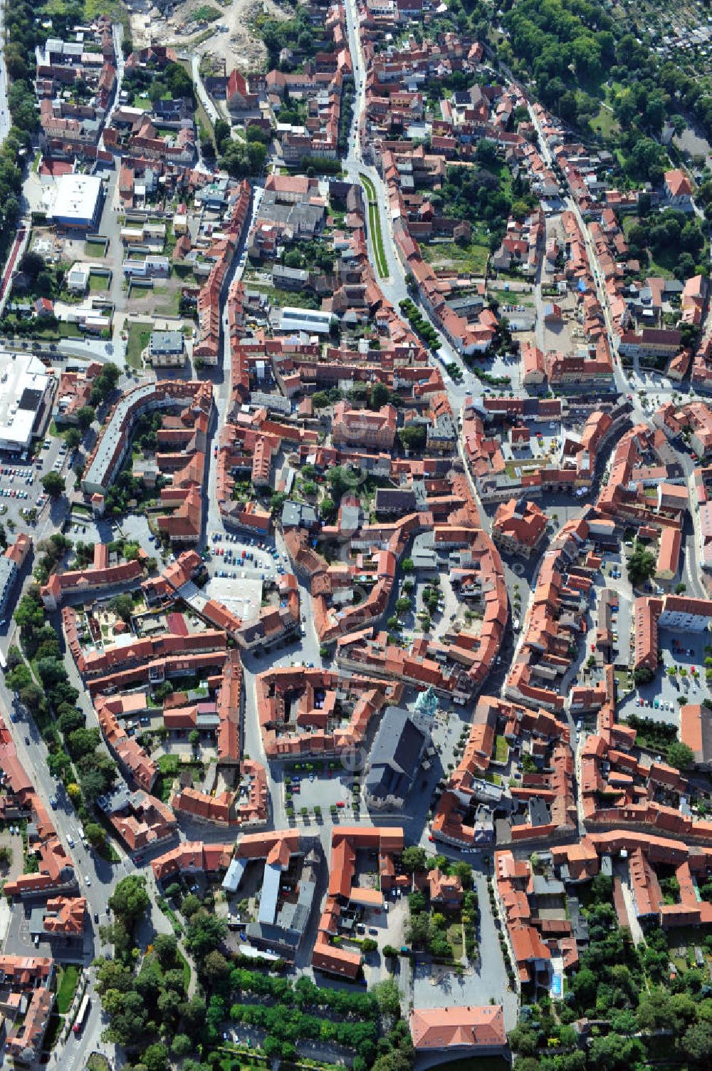 Bad Langensalza from the bird's eye view: Stadtansicht auf die Altstadt von Bad Langensalza um den Bereich der Marktkirche St. Bonifacius. Townscape of the historic district of Bad Langensalza around the area of the church Marktkirche St. Bonifacii.