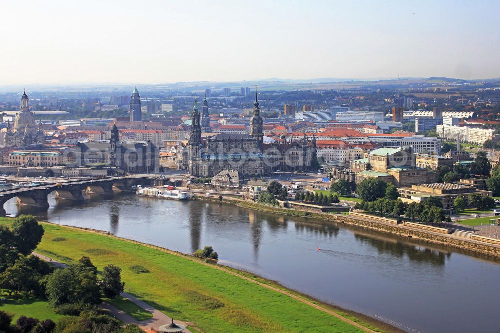 Aerial image Dresden - Blick auf die Altstadt von Dresden an der Augustusbrücke mit Schlosskirche; Schlossplatz; Frauenkirche und Semperoper am Elbufer. Old Town of Dresden.