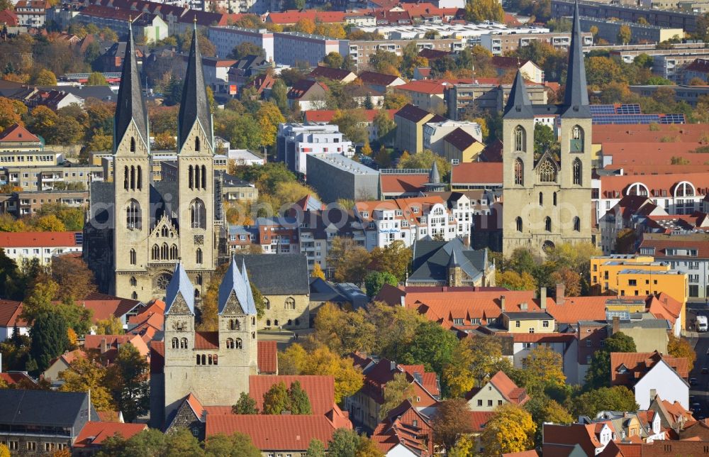 Aerial photograph Halberstadt - Cityscape onto the old city of Halberstadt in the state Saxony-Anhalt. Catch sight of the Halberstadt Cathedral, the Church of Our Lady of Halberstadt and the Martini Church