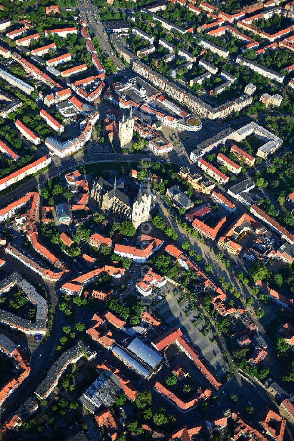 Aerial photograph Halberstadt - Cityscape onto the old city of Halberstadt in the state Saxony-Anhalt. Catch sight of the Halberstadt Cathedral, the Church of Our Lady of Halberstadt and the Martini Church