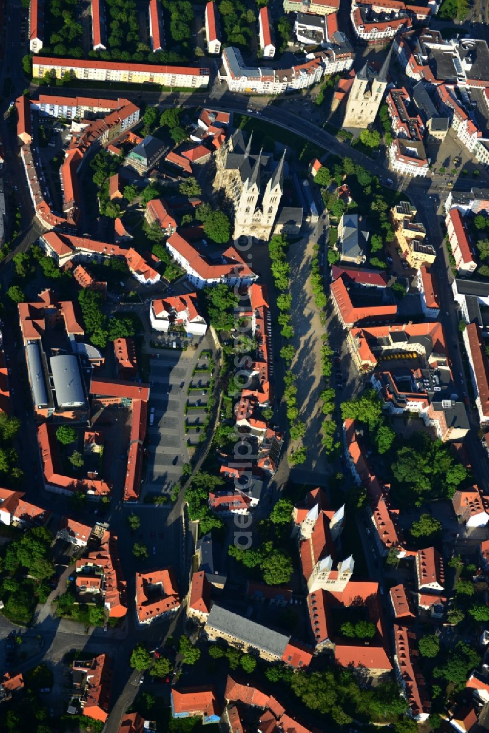 Halberstadt from the bird's eye view: Cityscape onto the old city of Halberstadt in the state Saxony-Anhalt. Catch sight of the Halberstadt Cathedral, the Church of Our Lady of Halberstadt and the Martini Church