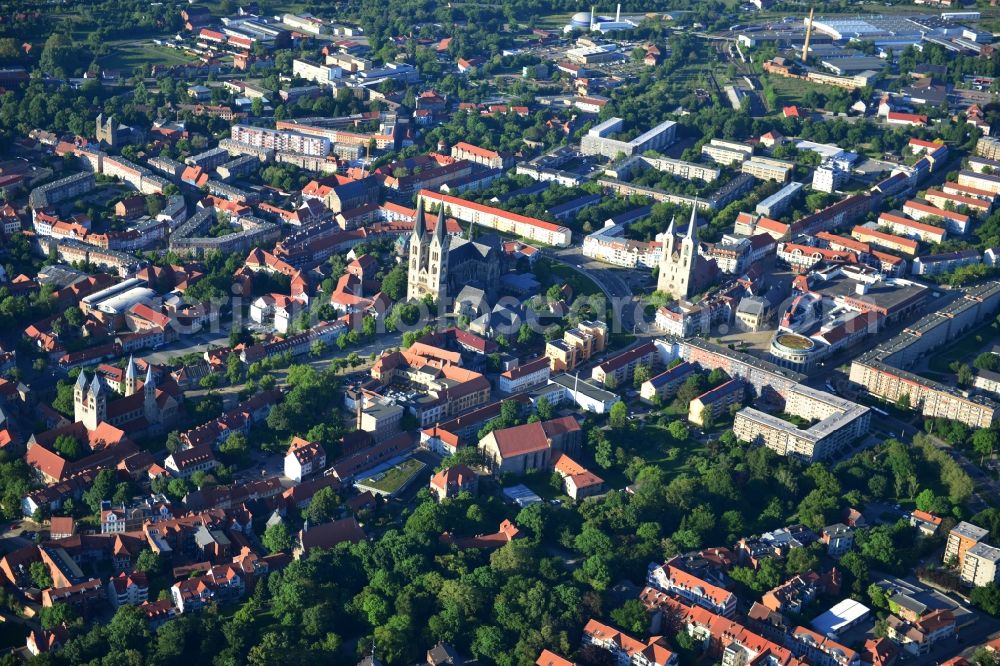 Halberstadt from the bird's eye view: Cityscape onto the old city of Halberstadt in the state Saxony-Anhalt. Catch sight of the Halberstadt Cathedral, the Church of Our Lady of Halberstadt and the Martini Church