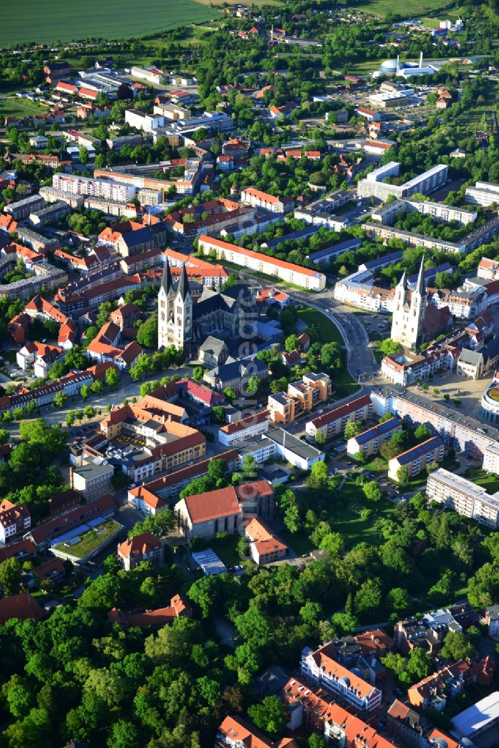 Aerial image Halberstadt - Cityscape onto the old city of Halberstadt in the state Saxony-Anhalt. Catch sight of the Halberstadt Cathedral, the Church of Our Lady of Halberstadt and the Martini Church