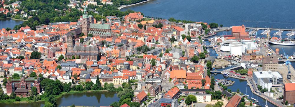 Hansestadt Stralsund from above - Stadtansicht von der Altstadt und dem Stadtzentrum in Stralsund. City View from the Old Town and the city center in Stralsund.