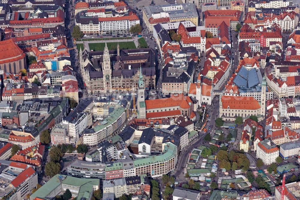 München from the bird's eye view: Old town center around the Viktualienmarkt in Munich in the state of Bavaria. The food market is surrounded by the Schrannenhalle and the churches Alter Peter and Heilig Geist