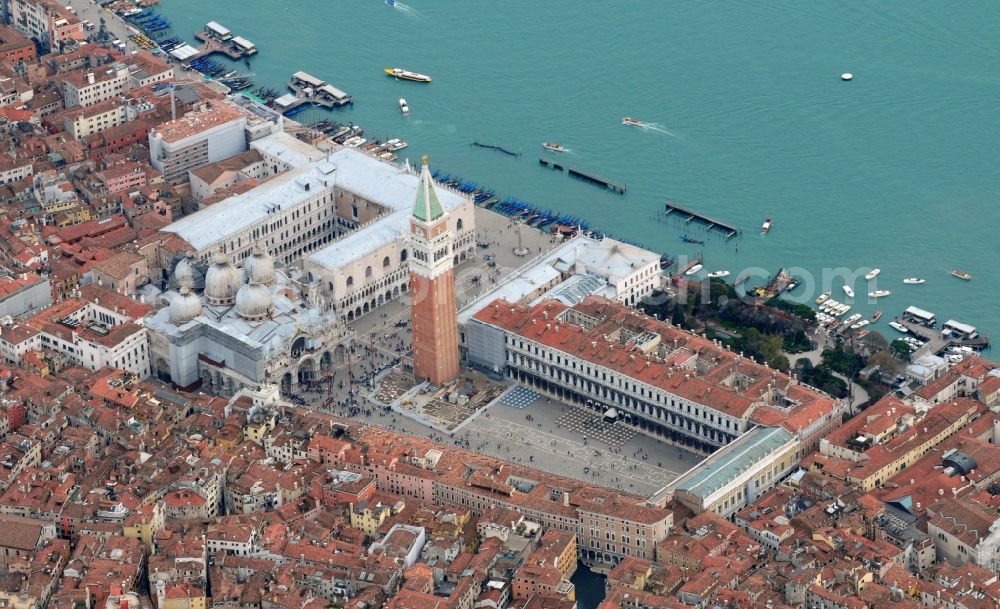 Venedig from the bird's eye view: City view from the old town center on Mark's Square in Venice Italy